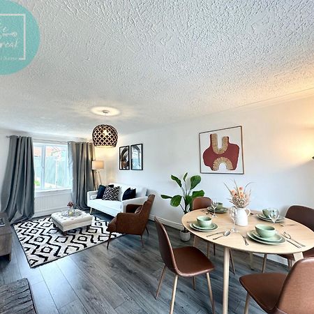 Stylish 3-Bedroom St Helens Home With Parking & Wi-Fi Burtonwood Bagian luar foto