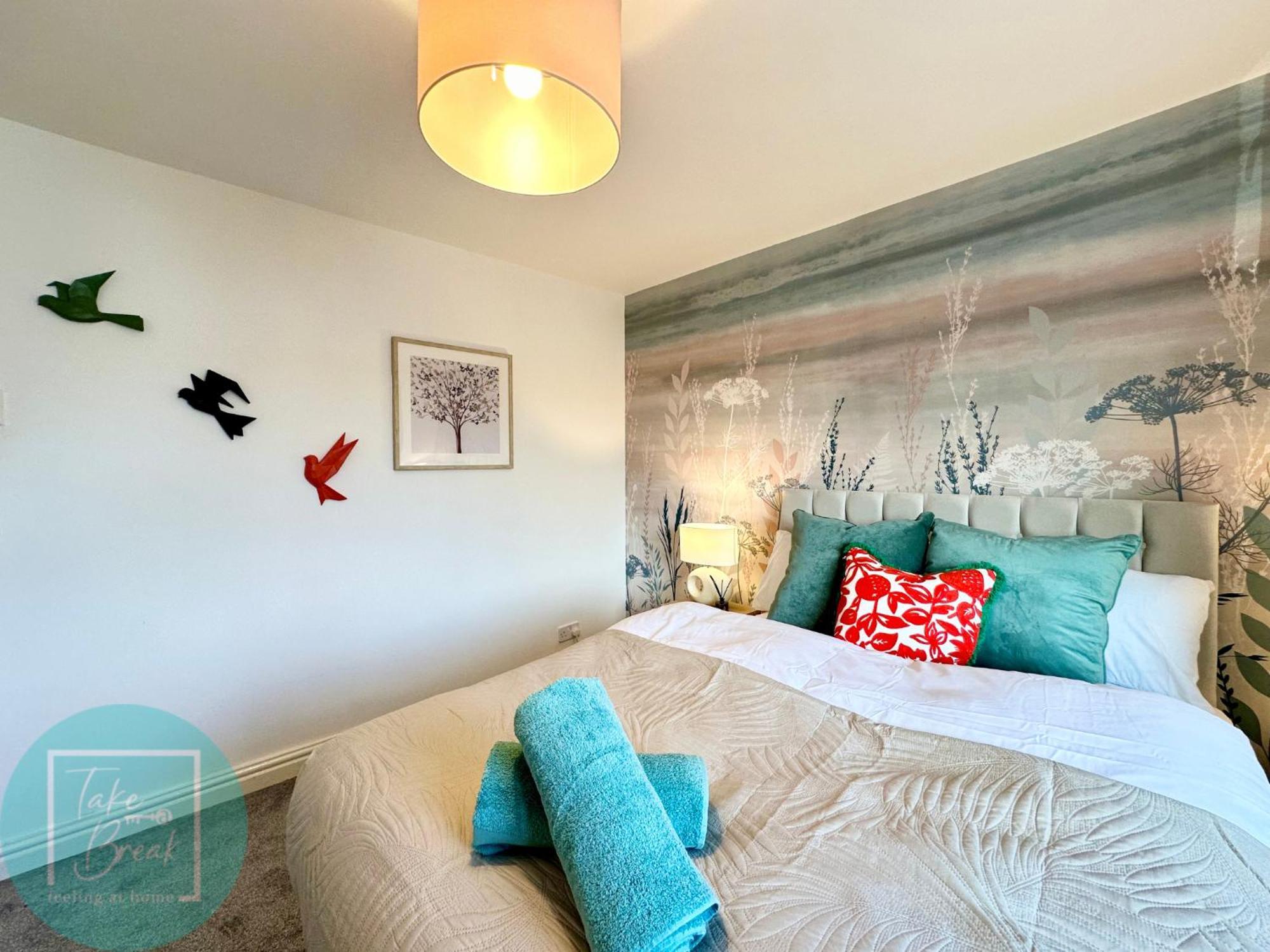 Stylish 3-Bedroom St Helens Home With Parking & Wi-Fi Burtonwood Bagian luar foto