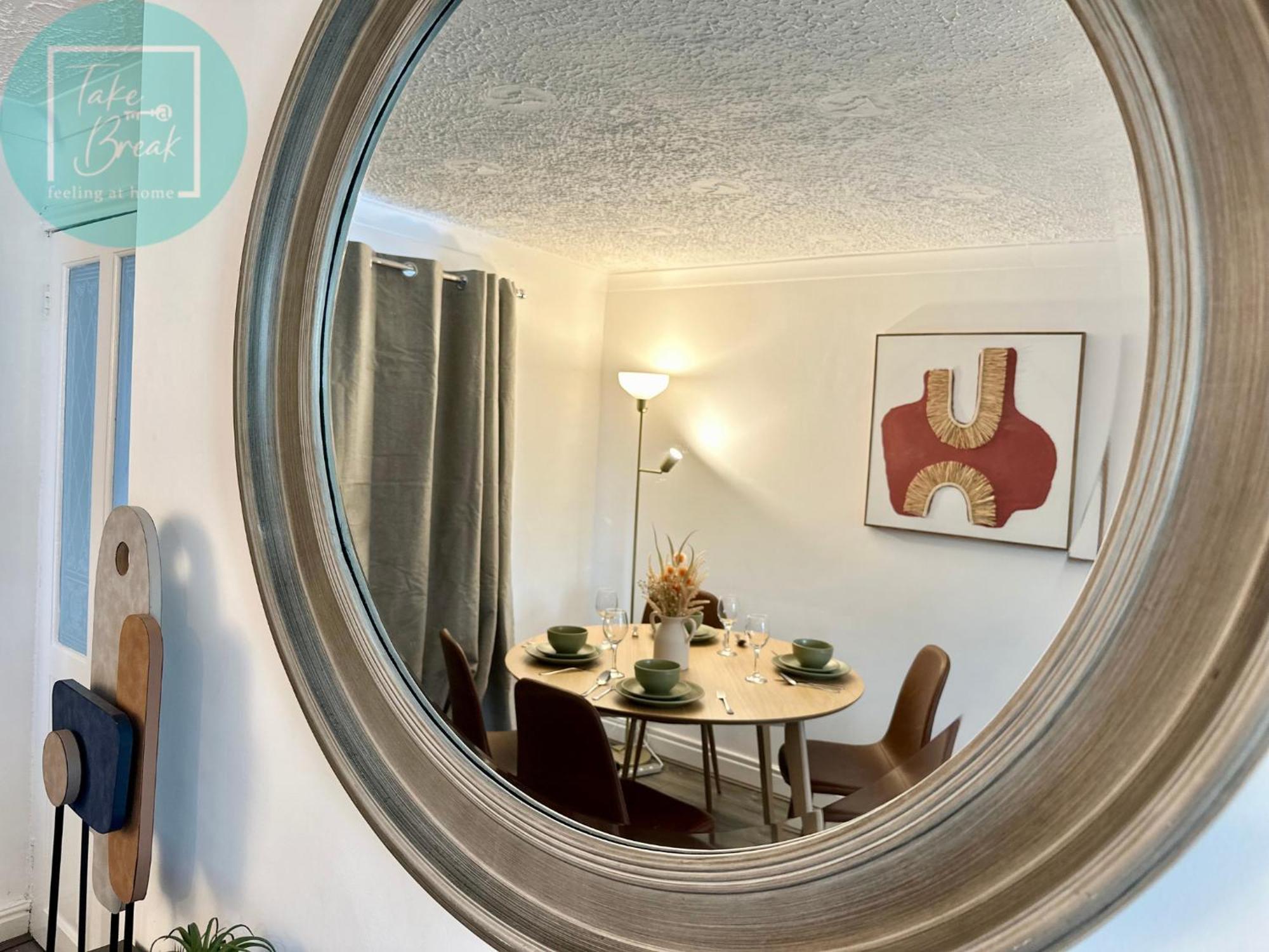 Stylish 3-Bedroom St Helens Home With Parking & Wi-Fi Burtonwood Bagian luar foto