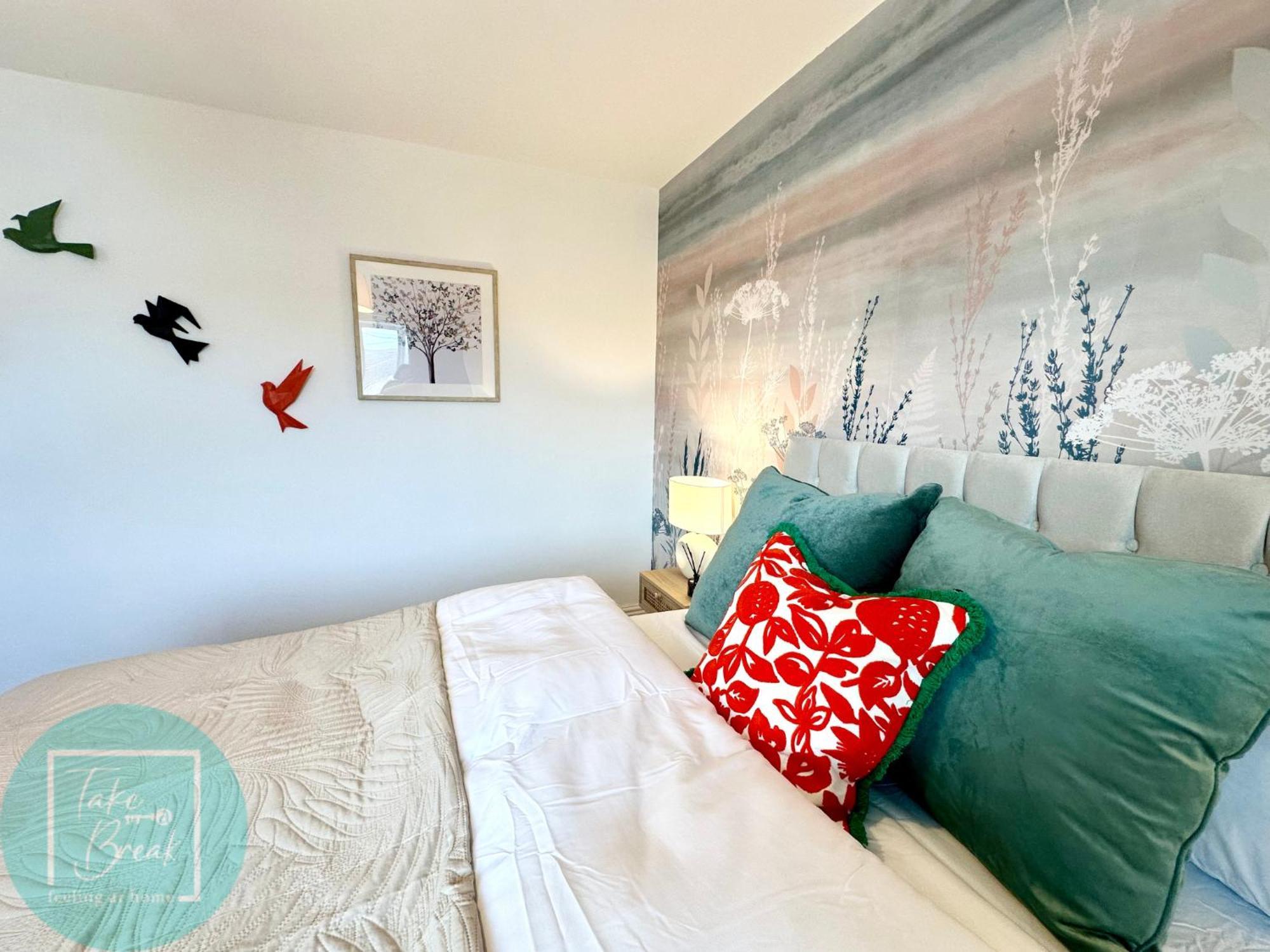 Stylish 3-Bedroom St Helens Home With Parking & Wi-Fi Burtonwood Bagian luar foto