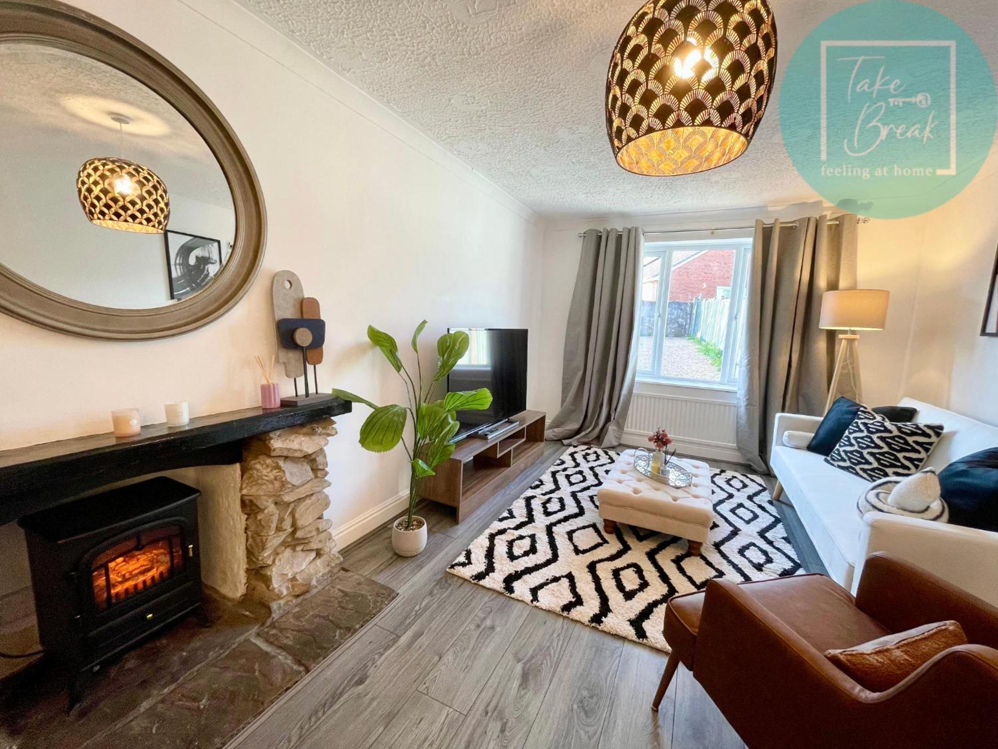 Stylish 3-Bedroom St Helens Home With Parking & Wi-Fi Burtonwood Bagian luar foto