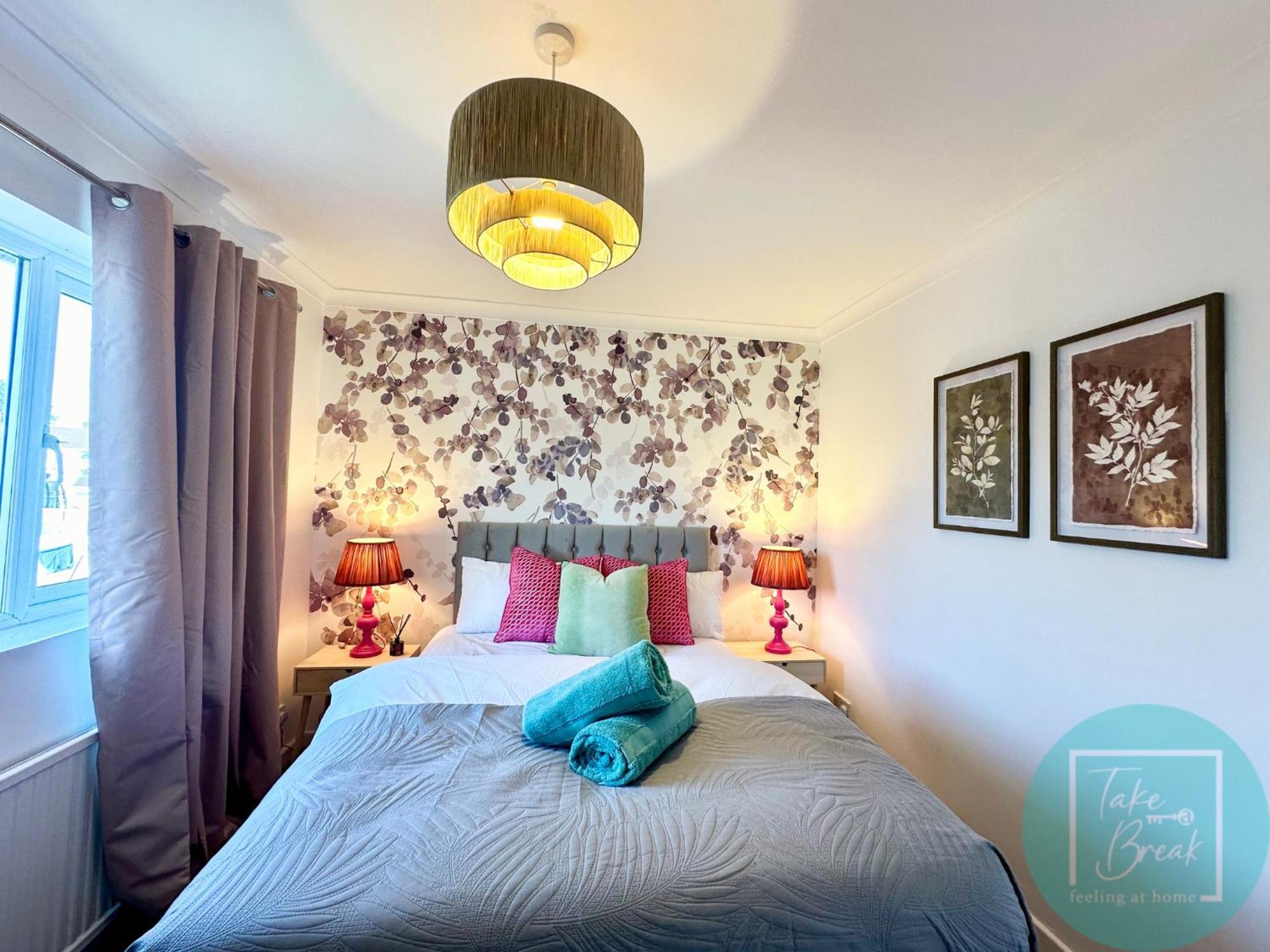Stylish 3-Bedroom St Helens Home With Parking & Wi-Fi Burtonwood Bagian luar foto