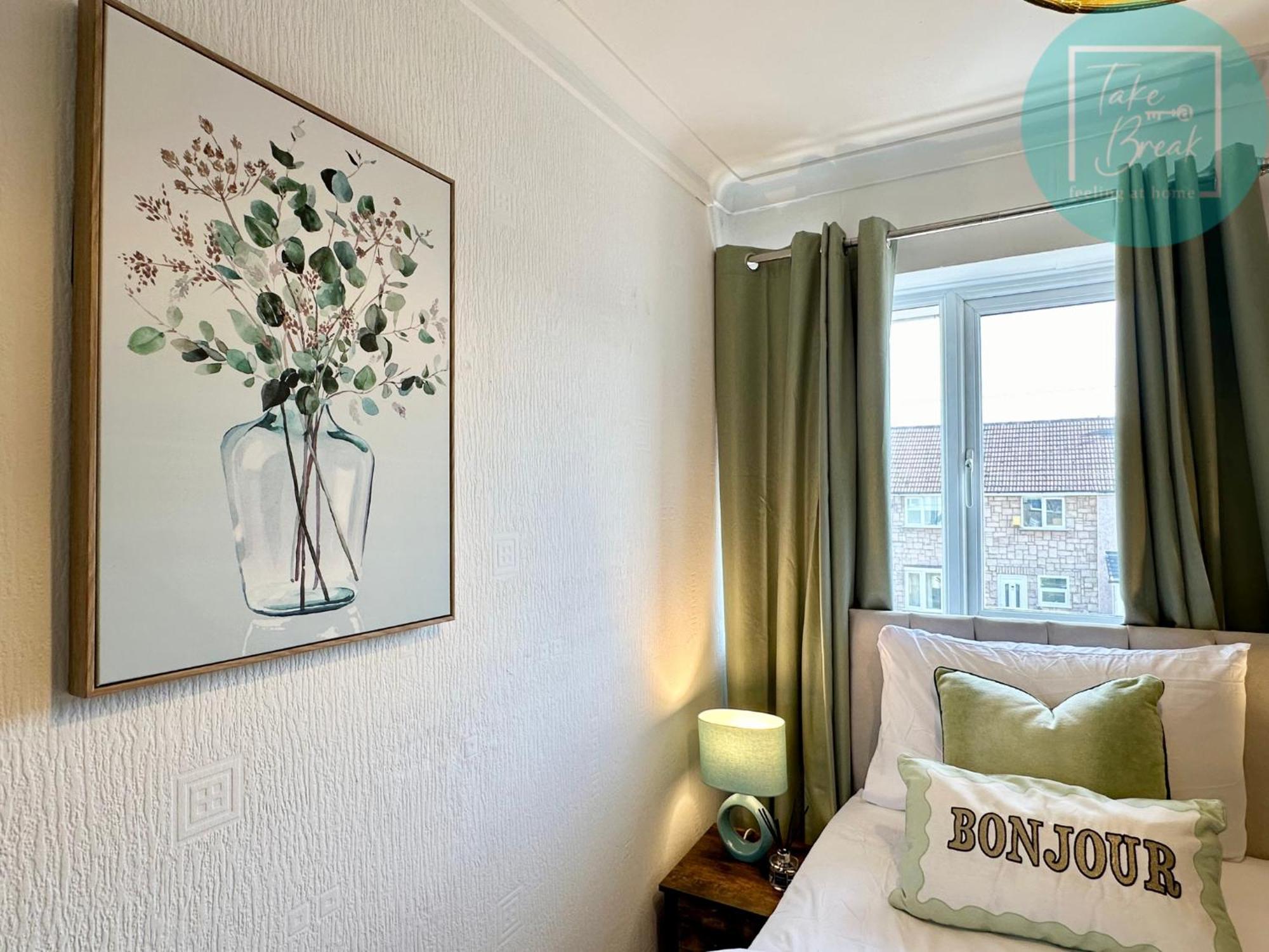 Stylish 3-Bedroom St Helens Home With Parking & Wi-Fi Burtonwood Bagian luar foto