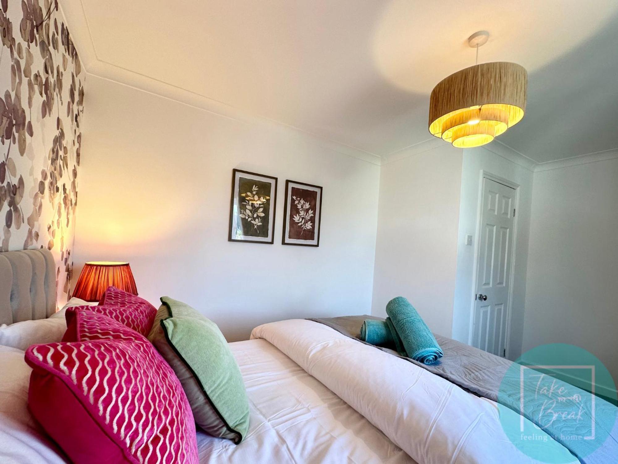 Stylish 3-Bedroom St Helens Home With Parking & Wi-Fi Burtonwood Bagian luar foto