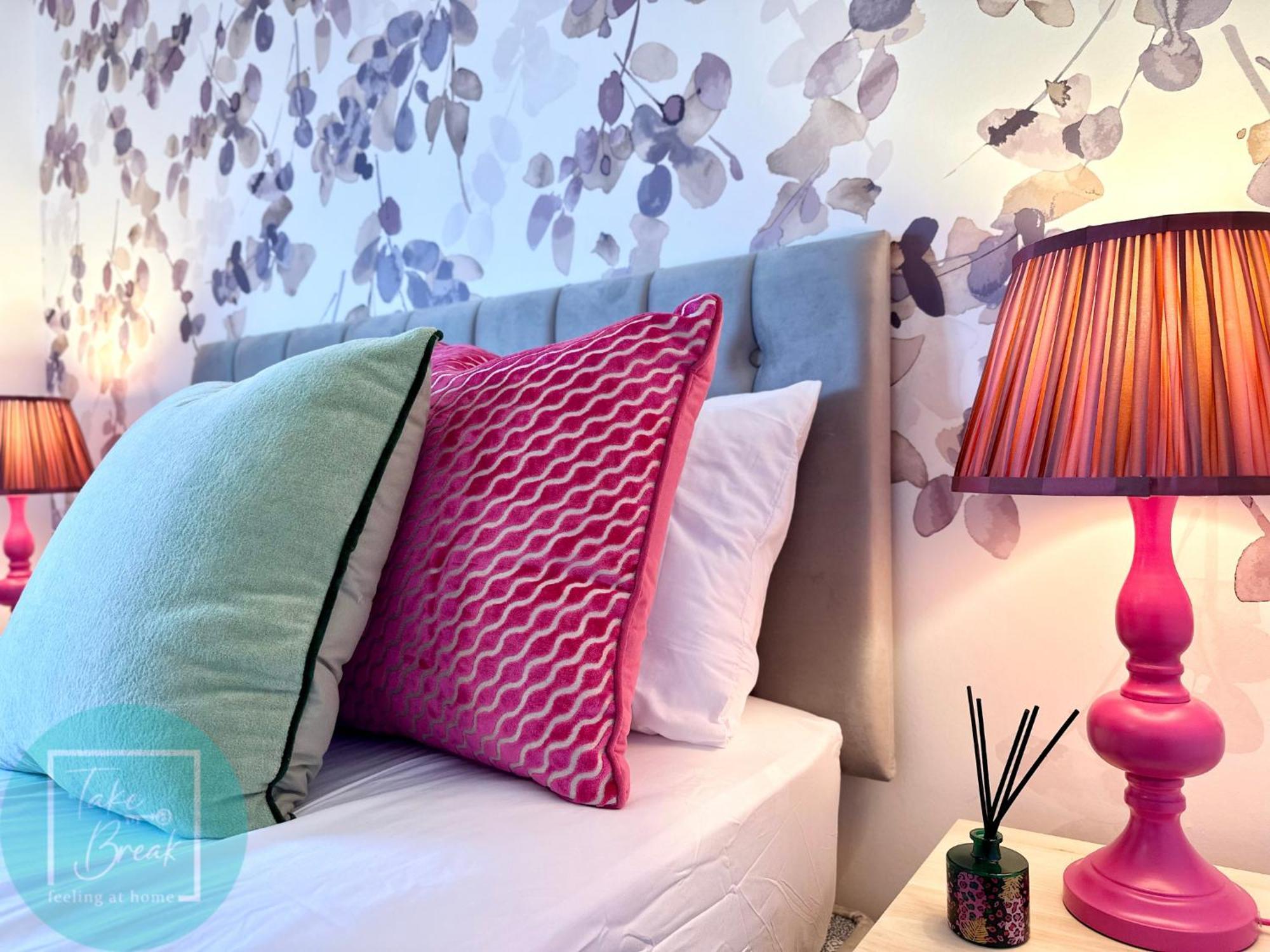 Stylish 3-Bedroom St Helens Home With Parking & Wi-Fi Burtonwood Bagian luar foto