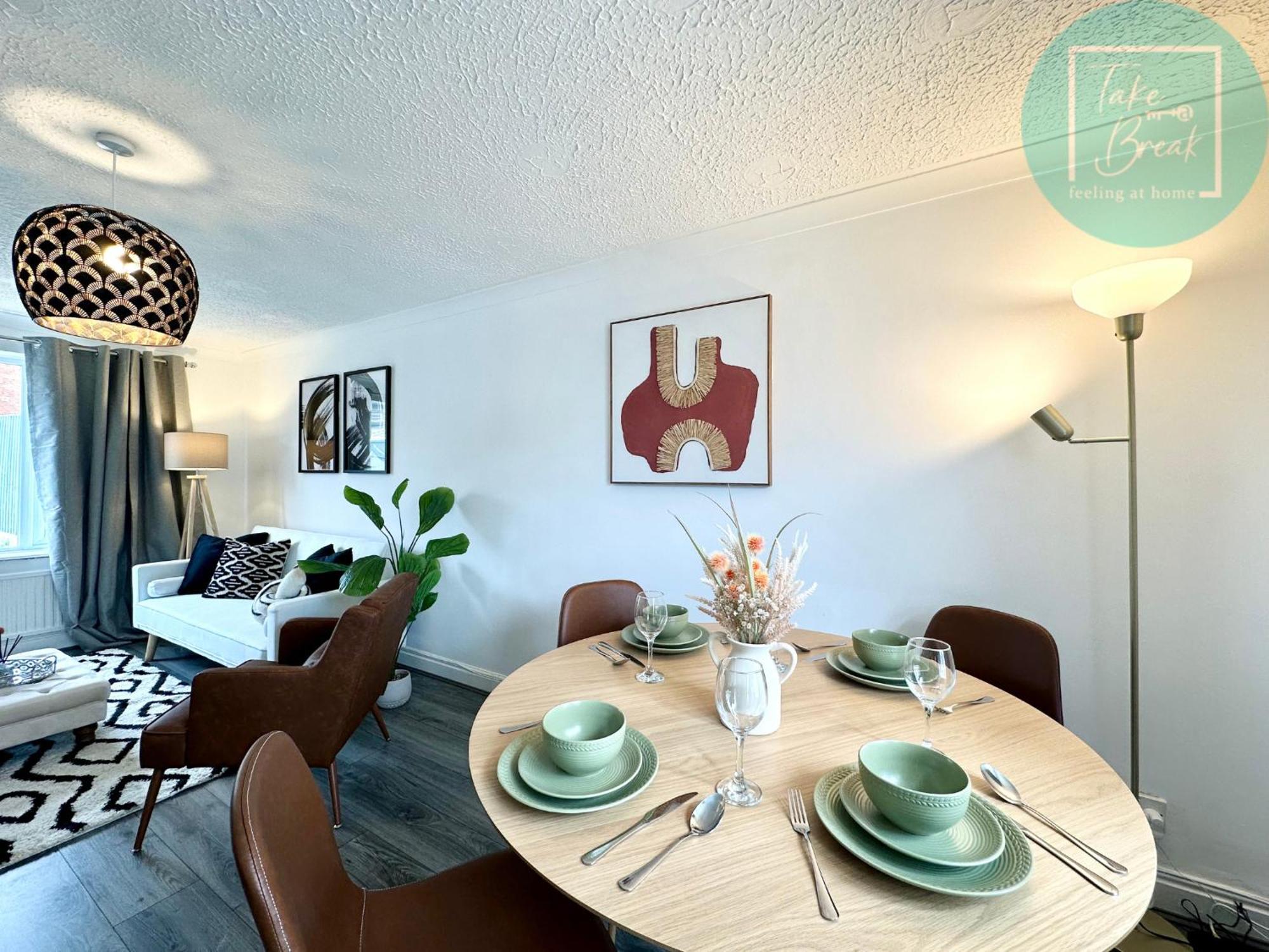 Stylish 3-Bedroom St Helens Home With Parking & Wi-Fi Burtonwood Bagian luar foto