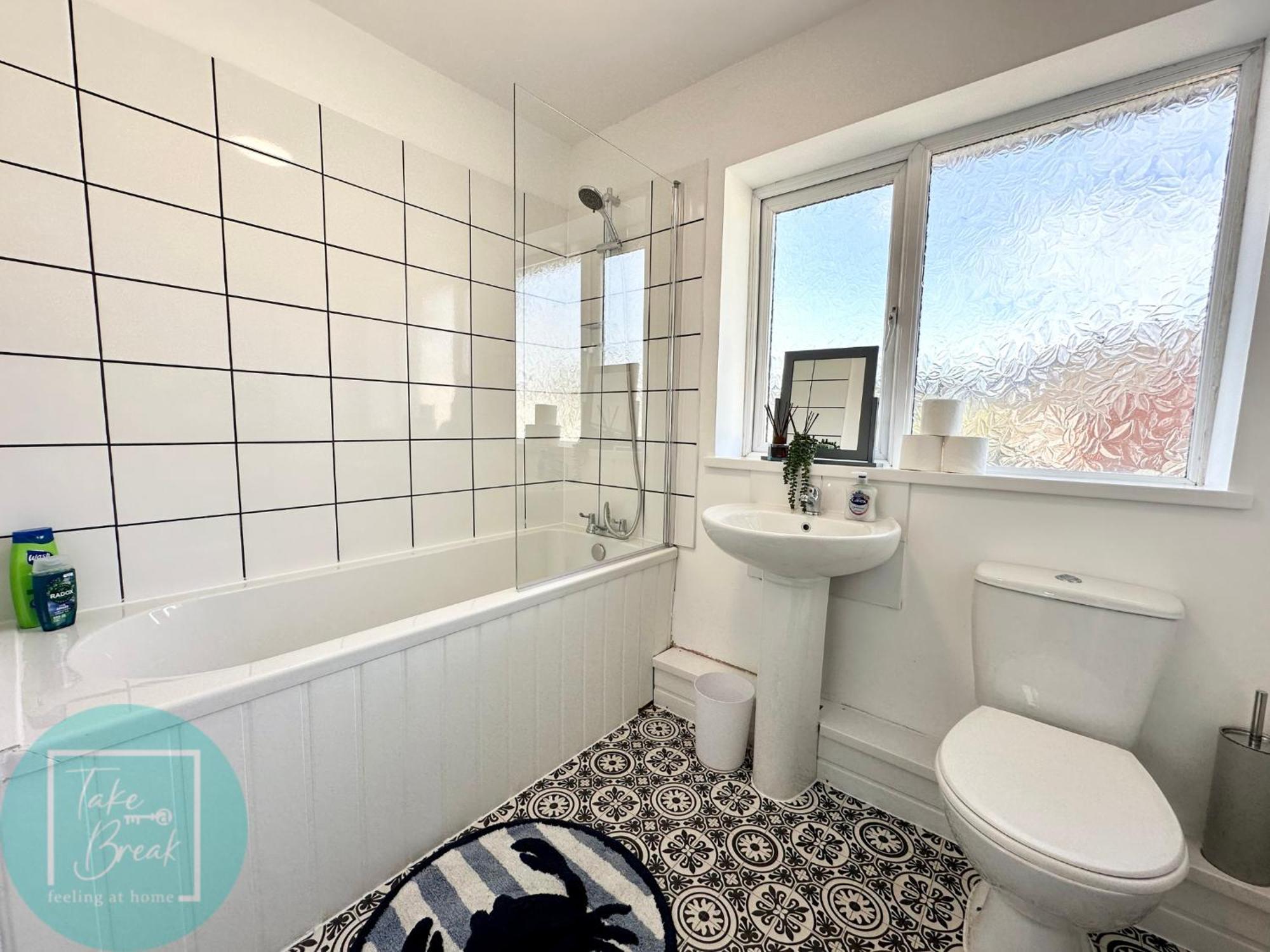 Stylish 3-Bedroom St Helens Home With Parking & Wi-Fi Burtonwood Bagian luar foto