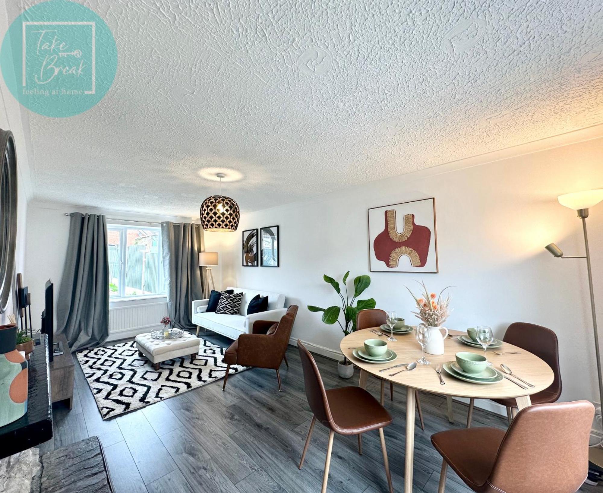 Stylish 3-Bedroom St Helens Home With Parking & Wi-Fi Burtonwood Bagian luar foto