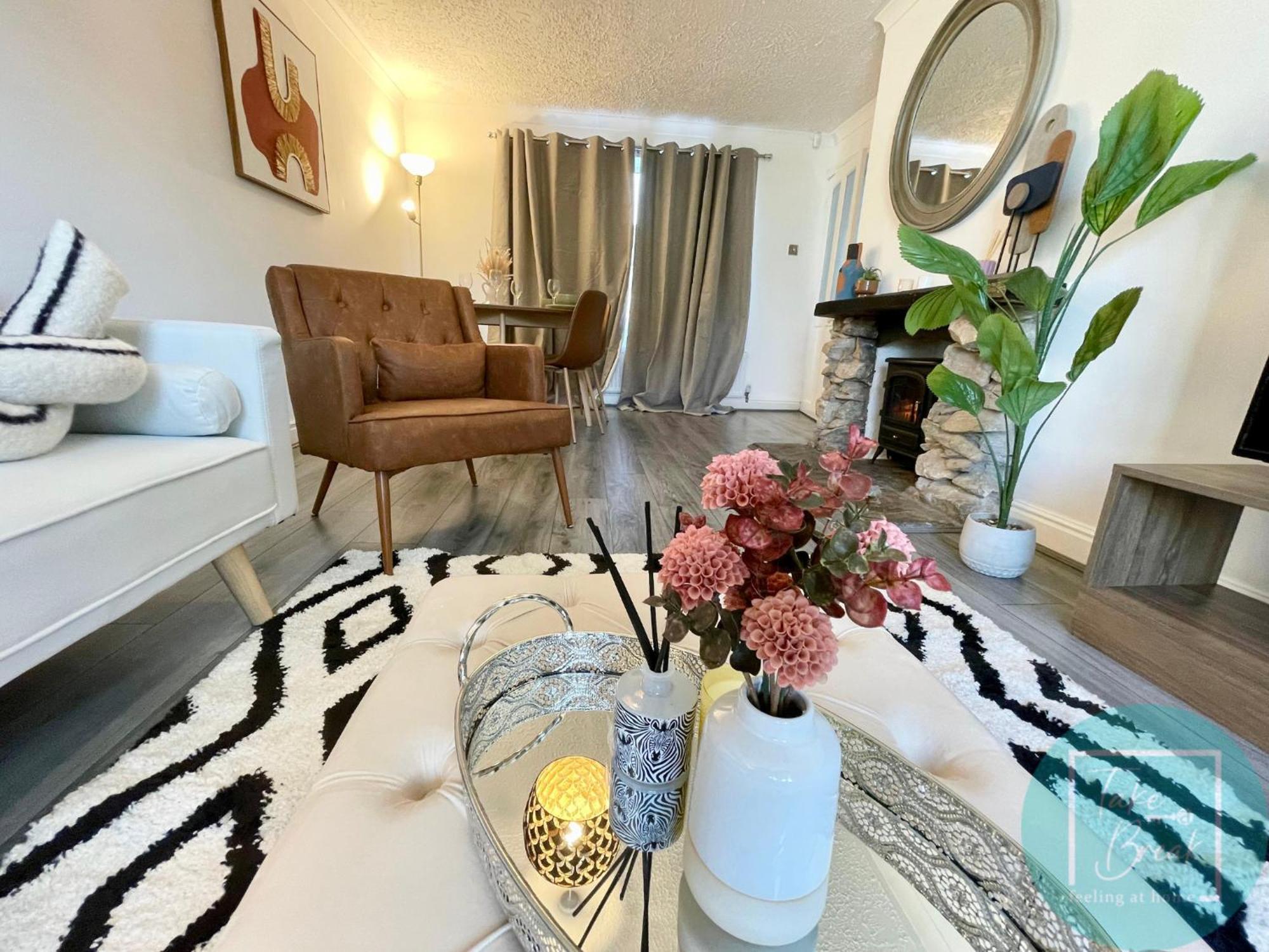 Stylish 3-Bedroom St Helens Home With Parking & Wi-Fi Burtonwood Bagian luar foto